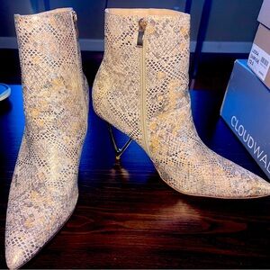 Beautiful metallic gold snake print booties